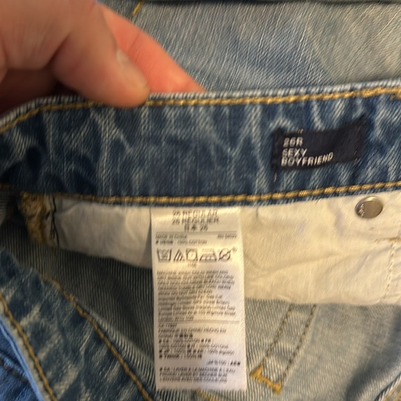 Gap Sexy Boyfriend Jean. 26 Regular. - Picture 5 of 5